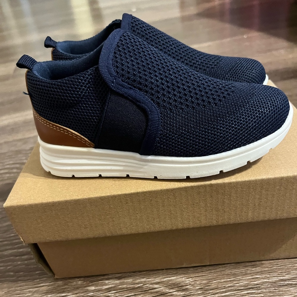 Steve Madden Kids Navy Knit Slip-On Sneakers with Brown Heel